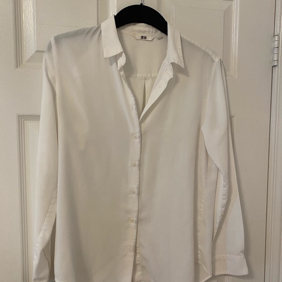 WHITE BUTTON DOWN TOP UNIQLO - Picture 5 of 5